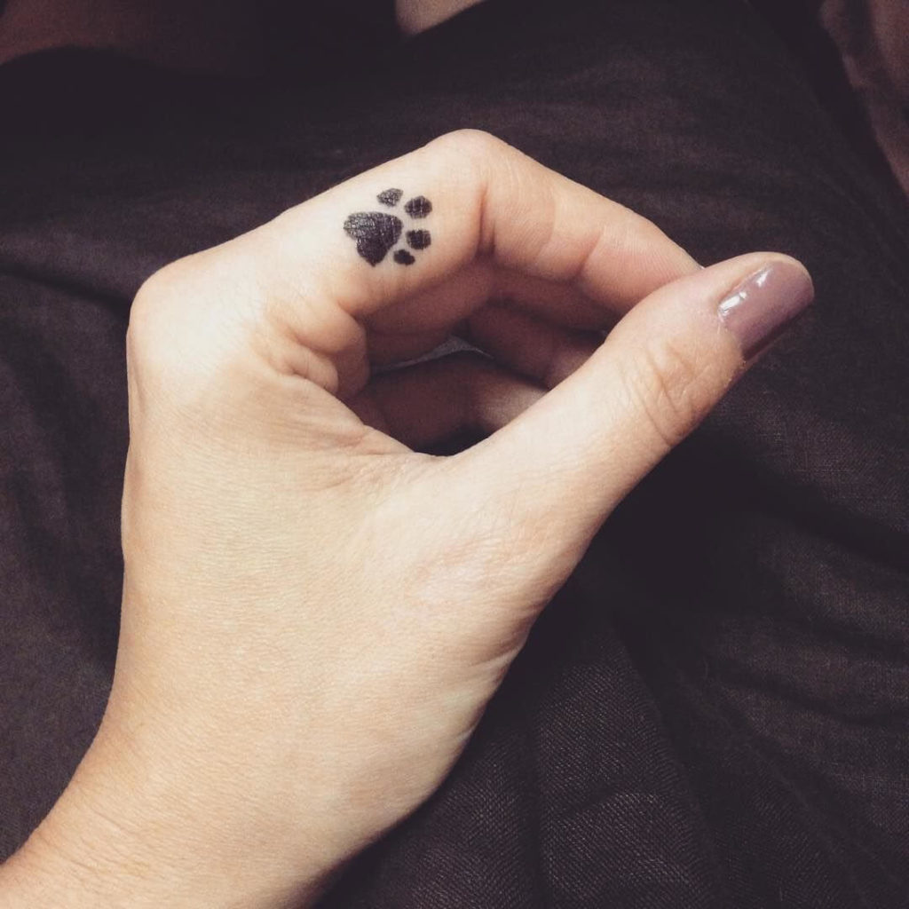 Paw print tattoo to keep your pet closer! Pets Nurturing